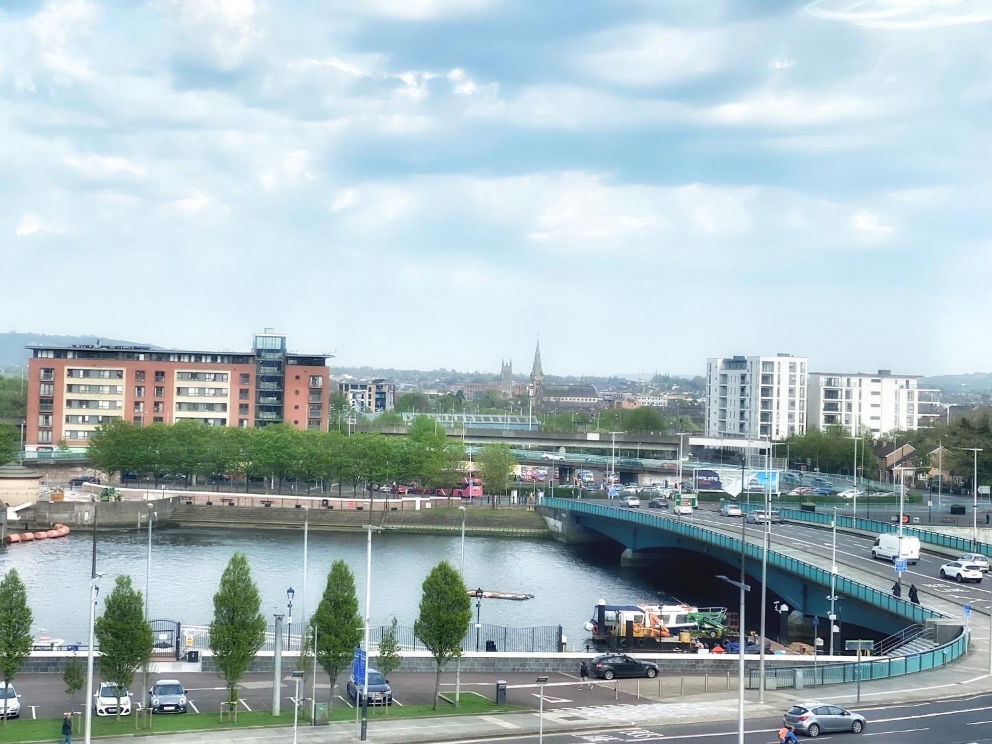 2 Bed City Centre Apt, Free Parking - Albert Clock, Customs House Belfast Esterno foto