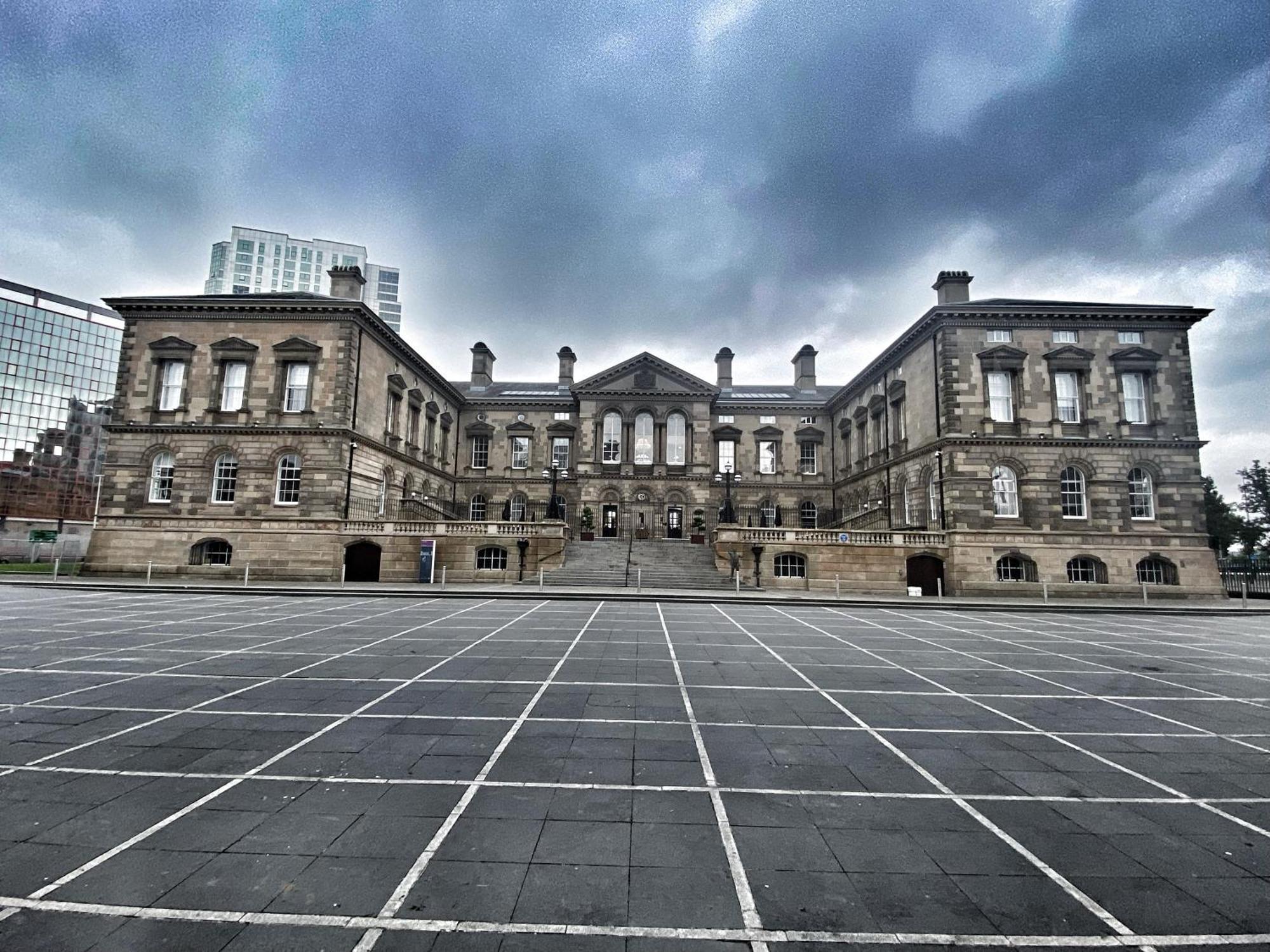 2 Bed City Centre Apt, Free Parking - Albert Clock, Customs House Belfast Esterno foto